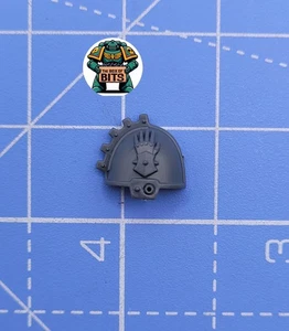 Almohadilla de hombro Warhammer 40K Manos de hierro Padre Feiros Marines espaciales - Imagen 1 de 2