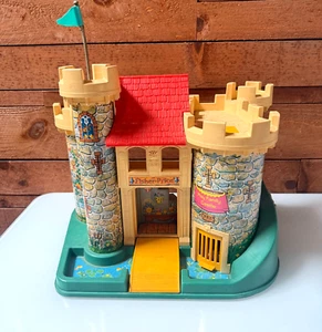 Vintage Fisher Price 1970’s Little People #993 Play Family Castle Kids Play Rare - Picture 1 of 14