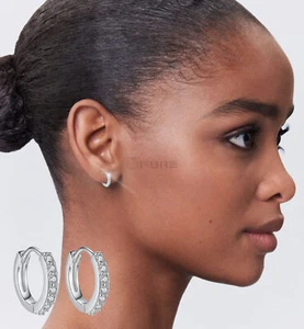 Pendientes de aro clicker de plata de ley con circonitas cúbicas de cristal - Imagen 1 de 12