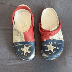 Zoccoli CROCS Classic Texas Flag uomo taglia 9 (donna taglia 11) - Foto 1 di 5