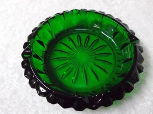 Bandeja de ceniza de vidrio verde esmeralda vintage Francia - Imagen 1 de 4