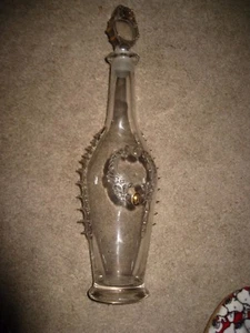 Antike Fußkaraffe im Baccarat Stil mit aufgesetzten Kanten und vergoldetem Stopfen - Bild 1 von 9