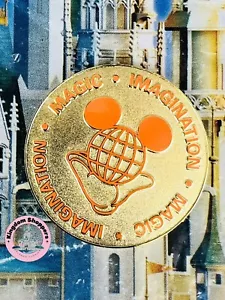 Imán de metal dorado imaginación mágica mano Mickey parques Disney Walt Disney World - Imagen 1 de 2