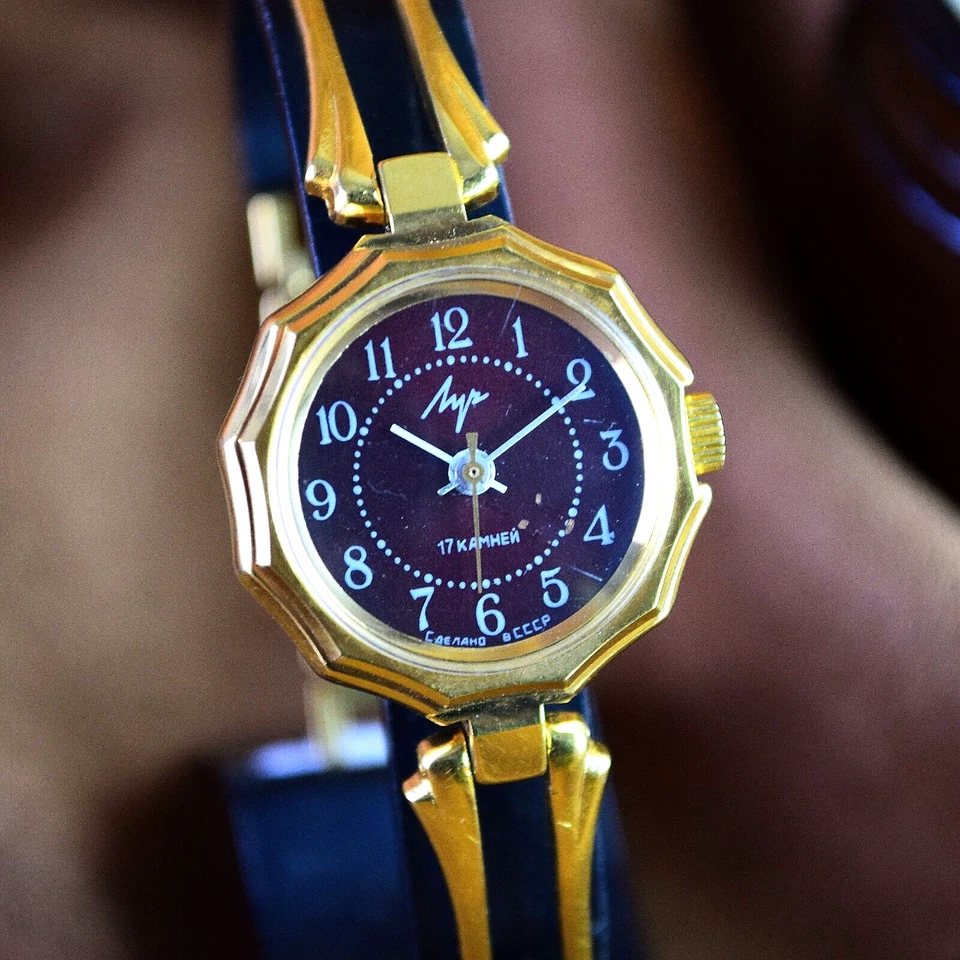 Vintage Luch Ladies Wrist Watch Soviet Women's Watch 17 Jewels Red Dial Serviced - Image 1 of 4