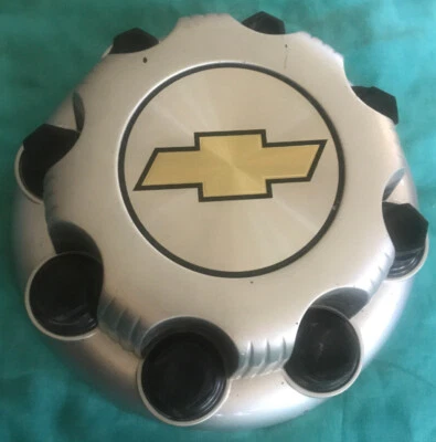 Chevrolet Silverado 2500 3500 2001-2010 camioneta camioneta 8 orejetas OEM tapa central plateada OE Foto 1 de 4