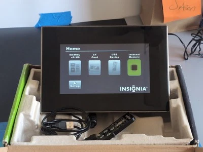 Insignia 16:9 Format 7" Screen Digital Picture Frame - 800 x 480 Resolution - Image 1 of 4