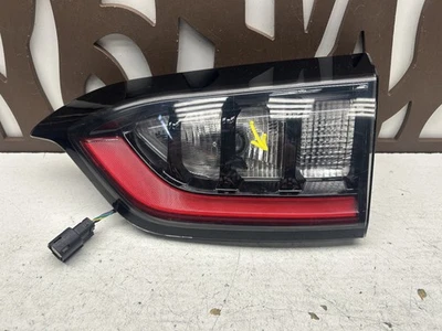 Luz trasera Jeep Cherokee 2019-2023 pasajero derecho OEM LED lámpara de freno interior Foto 1 de 4
