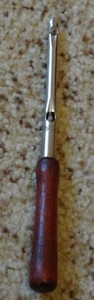 Vintage Boye No. 6 Rug Punch Needle Wooden Handle Nice - Picture 1 of 2