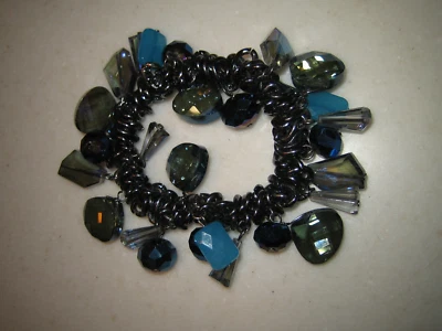 Kenneth Cole, pulsera de eslabones elásticos de metal pistola, cuentas facetadas azules/grises. Foto 1 de 4