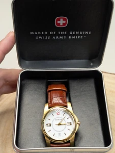 Reloj de pulsera para hombre ejército suizo 7258x tono dorado 38 mm wenger esfera blanca fecha calendario - Imagen 1 de 12