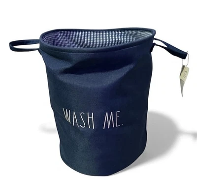 Cesto portabiancheria in tessuto Rae Dunn blu e bianco fodera a scacchi LAVAMI NUOVO - Immagine 1 di 4