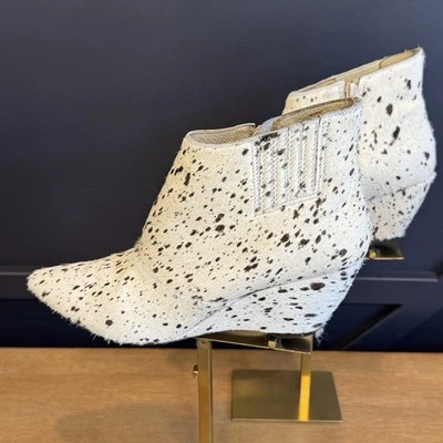 Botines de pelo de pony Matisse botas estampado de vaca talla 7,5 Foto 1 de 4