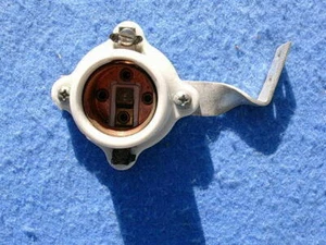 1946 Packard Plamor lamp socket with type 4 mounting bracket, white porcelain - Picture 1 of 5
