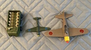 Vintage Konvolut 3 Metall Druckguss Armee, 2 Flugzeuge, 1 Personentransporter - Bild 1 von 10