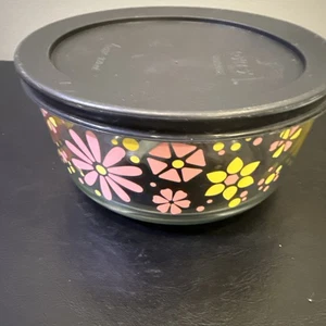 Pyrex Flower Power 4 Cup Storage Bowl with Lid Pink &  Yellow Flowers/Daisies - Picture 1 of 4