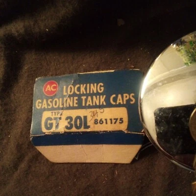 Nuevo de Lote Antiguo Pontiac Tempest Wagon Bloqueo Combustible Gas Tapa GT30L Foto 1 de 4