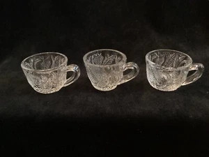 EAPG - Cambridge Glass Co. #2780 - 3 tazas perforadoras para niños "Fresa invertida" de ea - Imagen 1 de 3