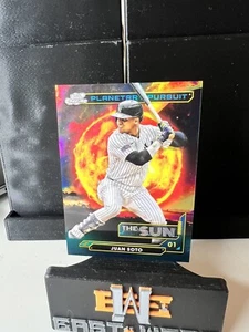 2024 Topps Cosmic Chrome - Inseguimento Planetario Juan Soto #PPS-10 Sole - Foto 1 di 2