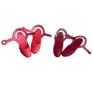 Lotto scarpe vintage Barbie Superstar cinturino alla caviglia tacco squishy con cinturino rosso e rosa - Foto 1 di 16