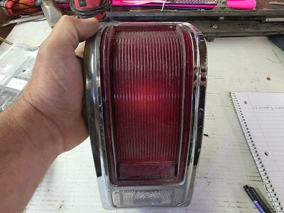 1965 Dodge Coronet conjunto de lanterna traseira lateral direita do passageiro mopar - Imagem 1 de 4