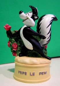 LENOX PEPE LE PEW Looney Tunes THIMBLE -- -- NEW in BOX - Picture 1 of 3