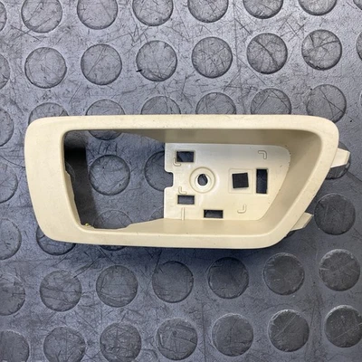 Toyota Camry 2015-2017 delantero izquierdo interior manija de puerta bisel cubierta de moldura OEM Foto 1 de 4