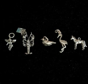 Lotto di 5 ciondoli in argento sterling aragosta, cavallo, cicogna, cherib e tortora - Foto 1 di 4