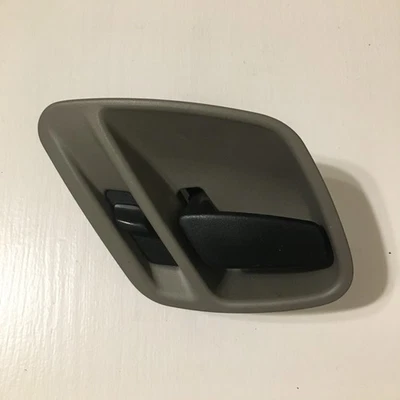 1999-2004 Jeep Grand Cherokee Right Inner Door Handle Assembly OEM - Image 1 of 4