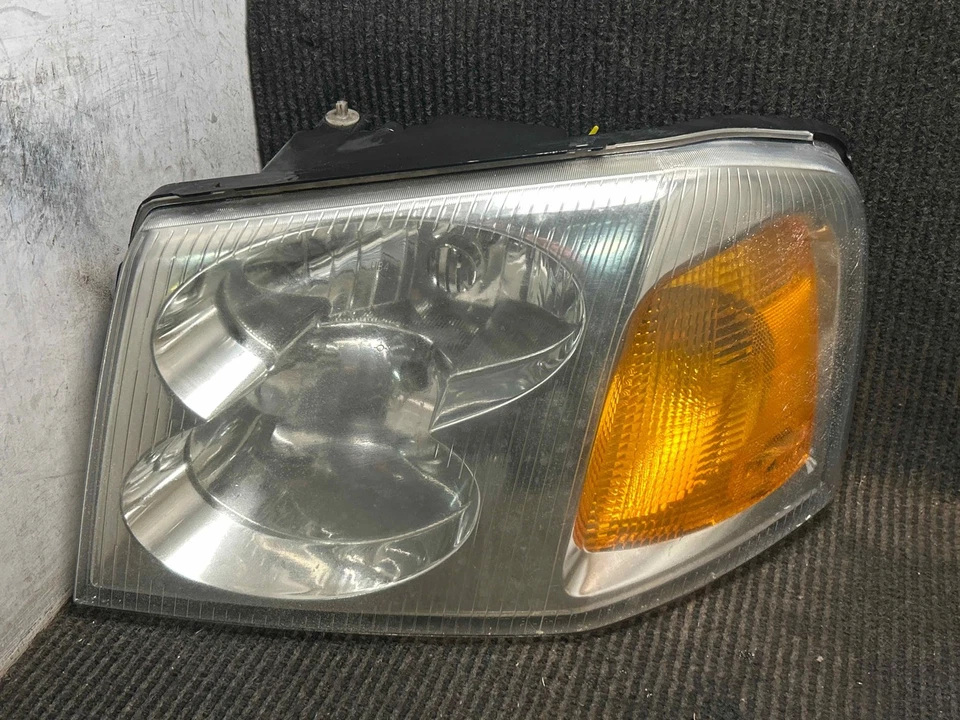 Fits 2002-2009 GMC Envoy Left Headlight OEM:15866071 Foto 1 de 4