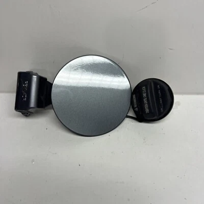 Hyundai Accent 2014 sedán puerta combustible tapa gasolina triatlón gris pintura metálica N9S Foto 1 de 4