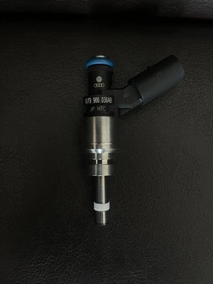Inyector de combustible AUDI R8 422 423 079906036AB NUEVO GENUINO Foto 1 de 4