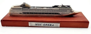 Miniatur MSC Oper Kreuzfahrtschiff Modell auf Holzsockel, Büroregal Sammlerstück - Bild 1 von 17