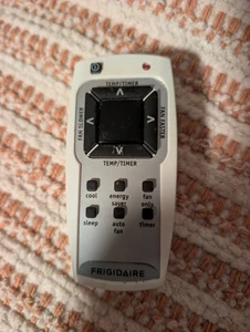 Mando a distancia original con botón de calor para Frigidaire AC Part# 5304476631 - Imagen 1 de 3