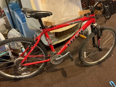  Bicicleta de montaña TREK 4300 13"/26" roja  Foto 1 de 2