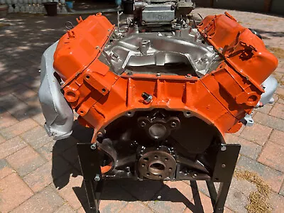 Motor 440 Mopar recién reconstruido con perfecto escape y carburador 4 bbl Foto 1 de 4