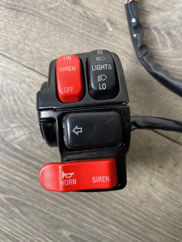 Genuine Harley-Davidson 2008-2013 Police Road King Left Switch Assembly 70358-96 Foto 1 de 4