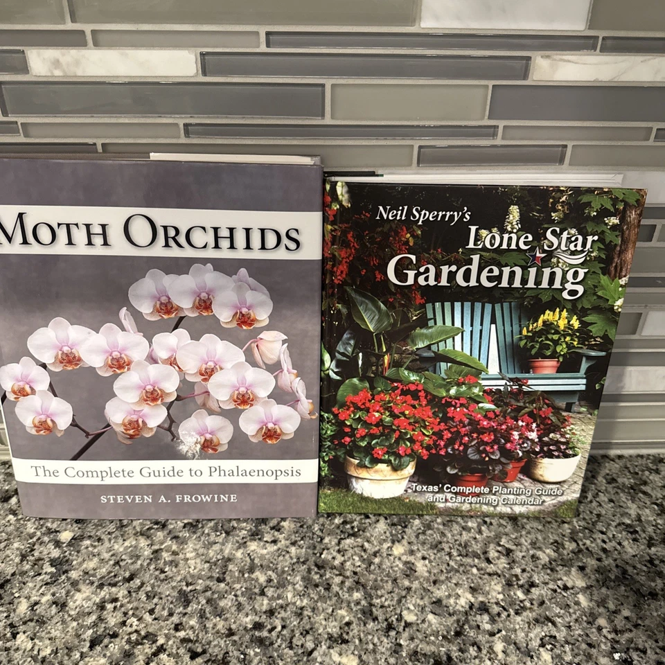 Neil Sperry's Lone Star Gardening SIGNED Neil Sperry Book Lot of 2📚Moth Orchids - Imagem 1 de 4