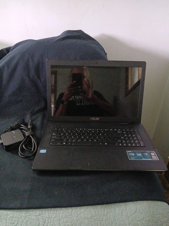 Asus X75A con cargador - Para piezas no funciona Foto 1 de 4