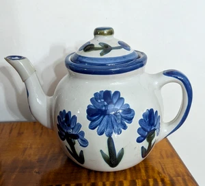 LOUISVILLE STEINGUT JUNGGESELLE KNOPF TEEKANNE & DECKEL BLAUE BLUMEN VINTAGE USA - Bild 1 von 7