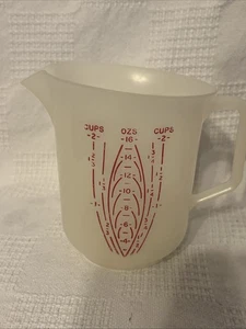Vintage Tupperware 2 Tassen Messkrug Gießen 16 Unzen erhöhte rote Buchstaben #134-2 - Bild 1 von 8