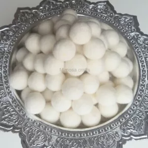 2cm - 2.2cm White Color Felt Balls - Wholesale Handmade Pompom Beads DIY Crafts - Bild 1 von 5