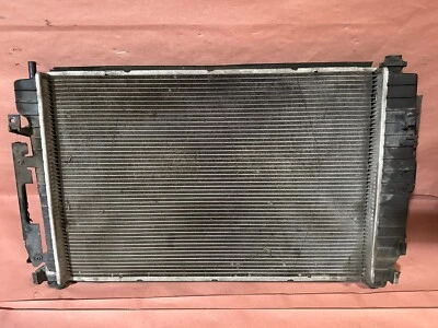 Radiador refrigerante motor BMW E28 528e M20 2,7 L automático OEM #86232 Foto 1 de 4