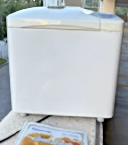 Panasonic SD-YD250 Automatic Bread Maker Machine With Yeast Dispenser - Picture 1 of 13