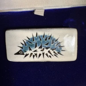 Vintage Brosche aus glasierter Keramik von Astrid Tjalk - Fyrbo - Igel Design - Bild 1 von 7