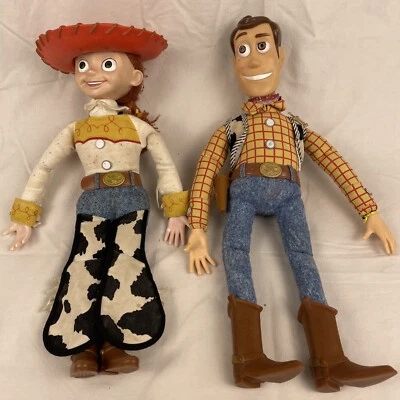 Muñeca Thinkway Disney Pixar Toy Story 2 TALKING Jessie & Woody 16" Foto 1 de 4