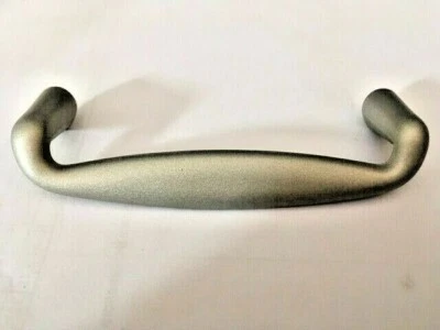 Maniglia mobile armadio cassetto interasse 96 mm cromo opaco in ottone nichel - Immagine 1 di 3