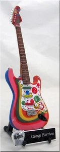 Guitarra Miniatura GEORGE HARRISON Beatles ROCKY con Púa de Guitarra - Imagen 1 de 2