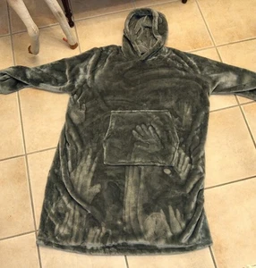 Oversized Hoodie Blanket Grey plush velvet like texture no tags snugly winter - Picture 1 of 7