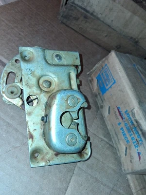 Ford Fairlane Torino 1968 pestillo de puerta de pasajero nuevo Ford Fomoco Foto 1 de 3