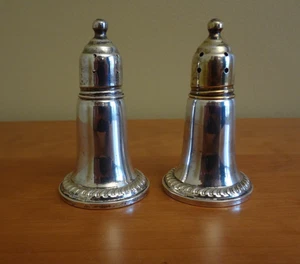 Vintage Reed & Barton gewichtete Sterling Salz & Pfefferstreuer Glas ausgekleidet 2er Set - Bild 1 von 11
